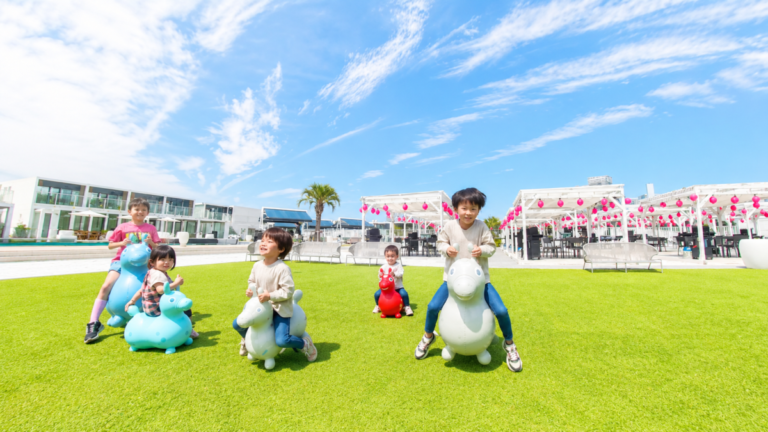 キラナガーデン豊洲で遊ぶ2歳・4歳・7歳の子どもたち｜芝生広場とラグジュアリーBBQ施設